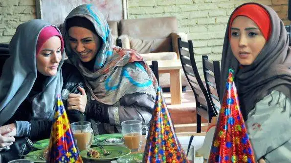 تصاویر یادگاری و رابطه صمیمی بازیگران سریال ساختمان پزشکان در پشت صحنه -  چه انرژی خوبی داشتن!