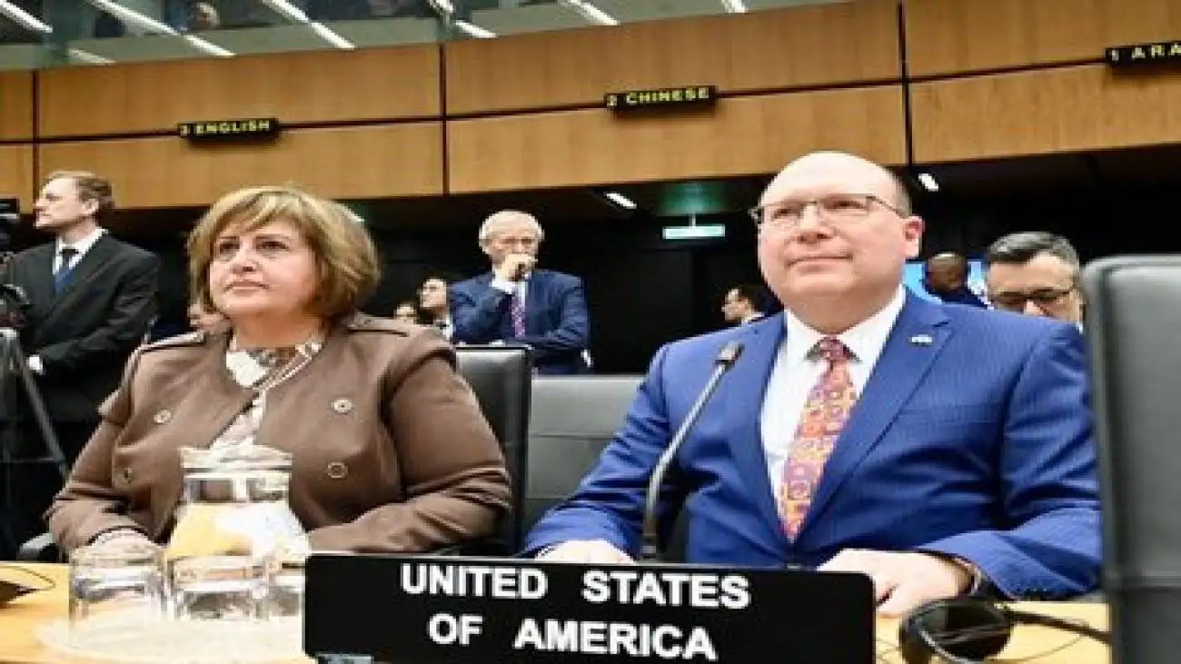 آسوشیتدپرس مدعی شد: ایران در آخرین دقایق روز پنج شنبه تصمیم گرفت پیش نویس قطعنامه را از آژانس پس بگیرد  -  واشنگتن، آژانس را تهدید کرده بود