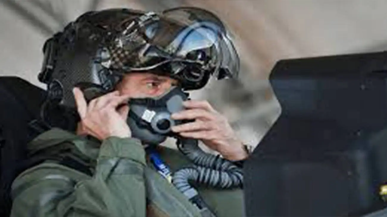 ویدیو  -  تکنولوژی کلاه خلبان f35