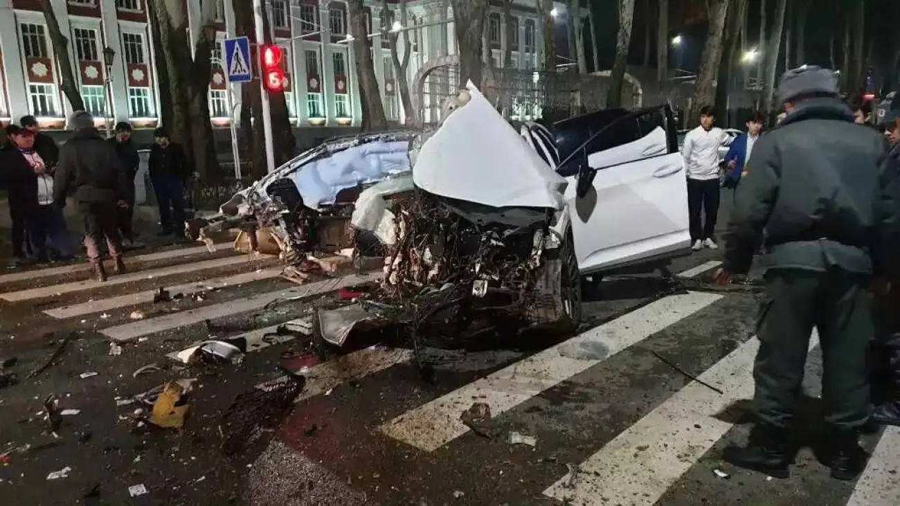 ویدیو  -  لحظه وقوع تصادف شدید لکسوس با مرسدس بنز در ترافیک!