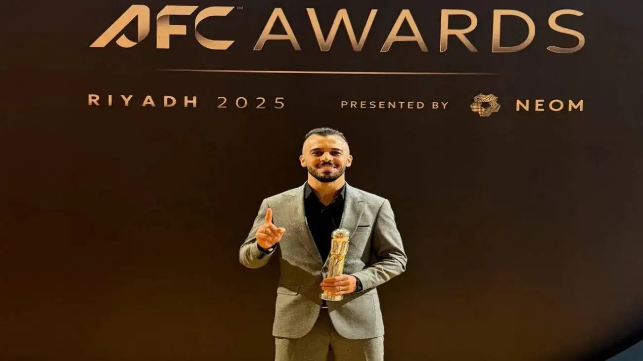 مرد سال آسیا جایزه  ارزشمندش را به امام زمان(عج) تقدیم کرد