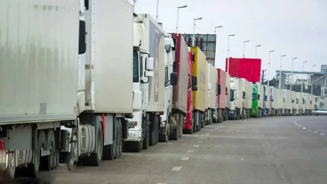 ماجرای ازدحام کامیون ها در مرز آستارا چه بود؟
