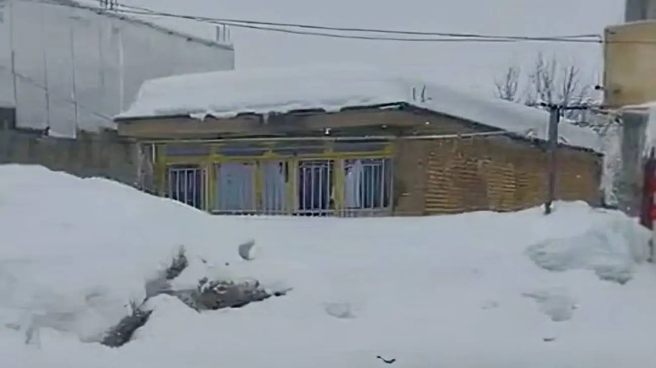 صحنه ای دیدنی و نفس گیر از برف  -  ببینید