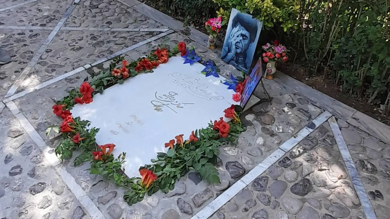 ویدیو  -  حال و هوای آرامگاه استاد شجریان در پنجمین سالروز درگذشت ایشان