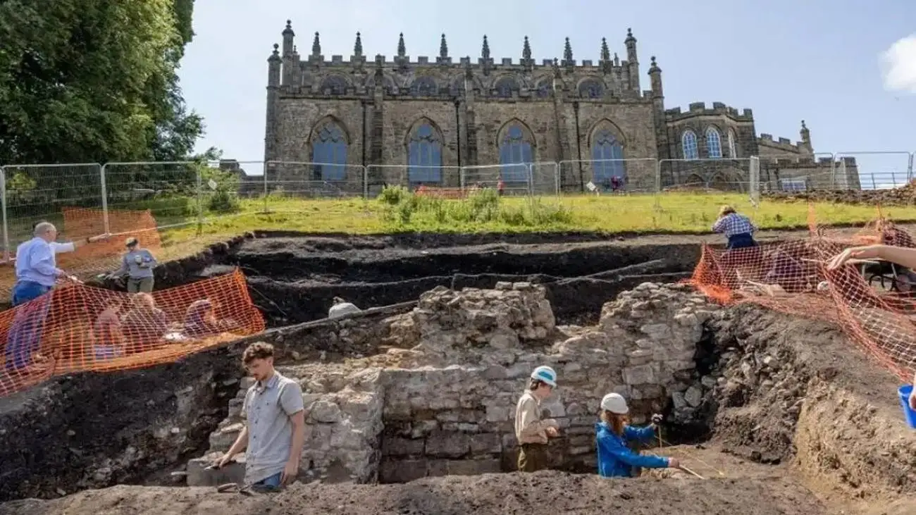 مهم ترین اکتشافات سال 2025 در انگلستان؛ از تاس پیشگویی تا راز قتل 2000 ساله!