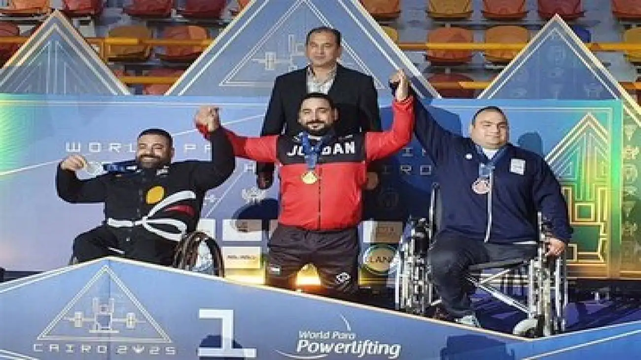 برنز جهان برگردن پاراوزنه بردار ایران