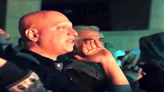 فیلم آواز احساسی و جگرسوز  -   بغض مرد سرطانی تو کنسرت آرش با این آهنگ شکست  -   دل سنگم آب میشه