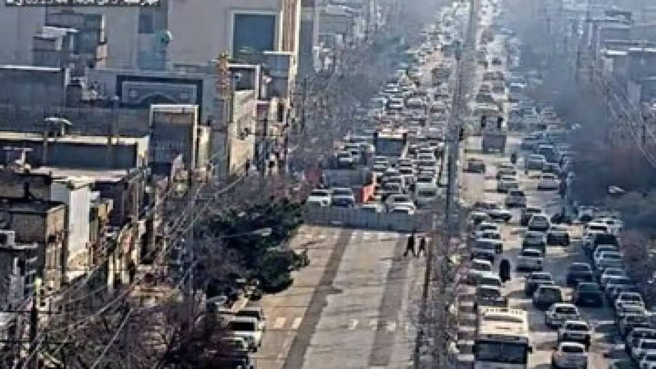 فرونشست زمین یک مسیر پر تردد را بست