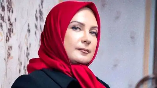 عکس -  سفر در زمان ؛ (لعیا زنگنه) 28 سال قبل در 31 سالگی و حالا در 60 سالگی  -  پیرنشو ترین خانم بازیگر ایرانی!