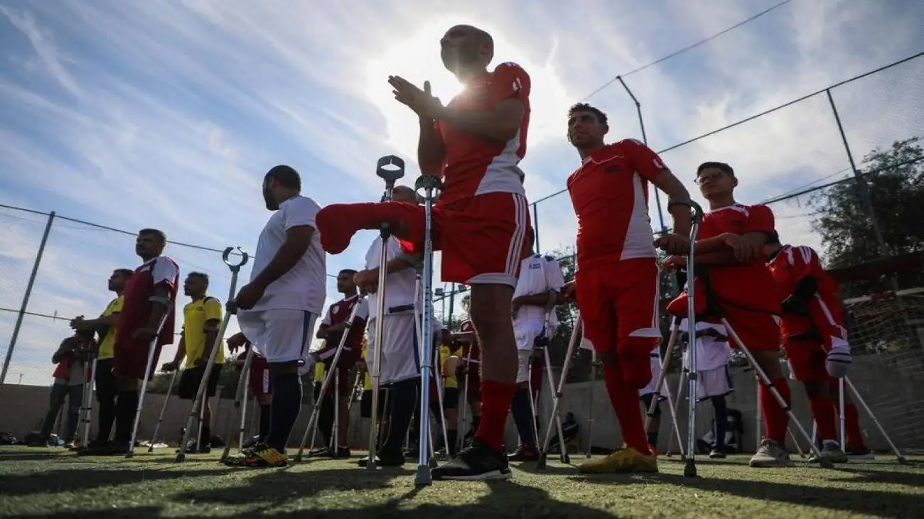 فوتبال امید در بینه جنگ!  -  تصاویری از مسابقات فوتبال افراد قطع عضو شده در غزه