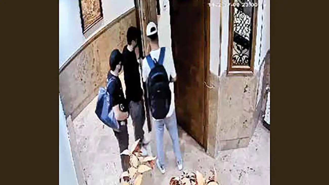 سارق در بین سرقت برای قربانی آب آورد