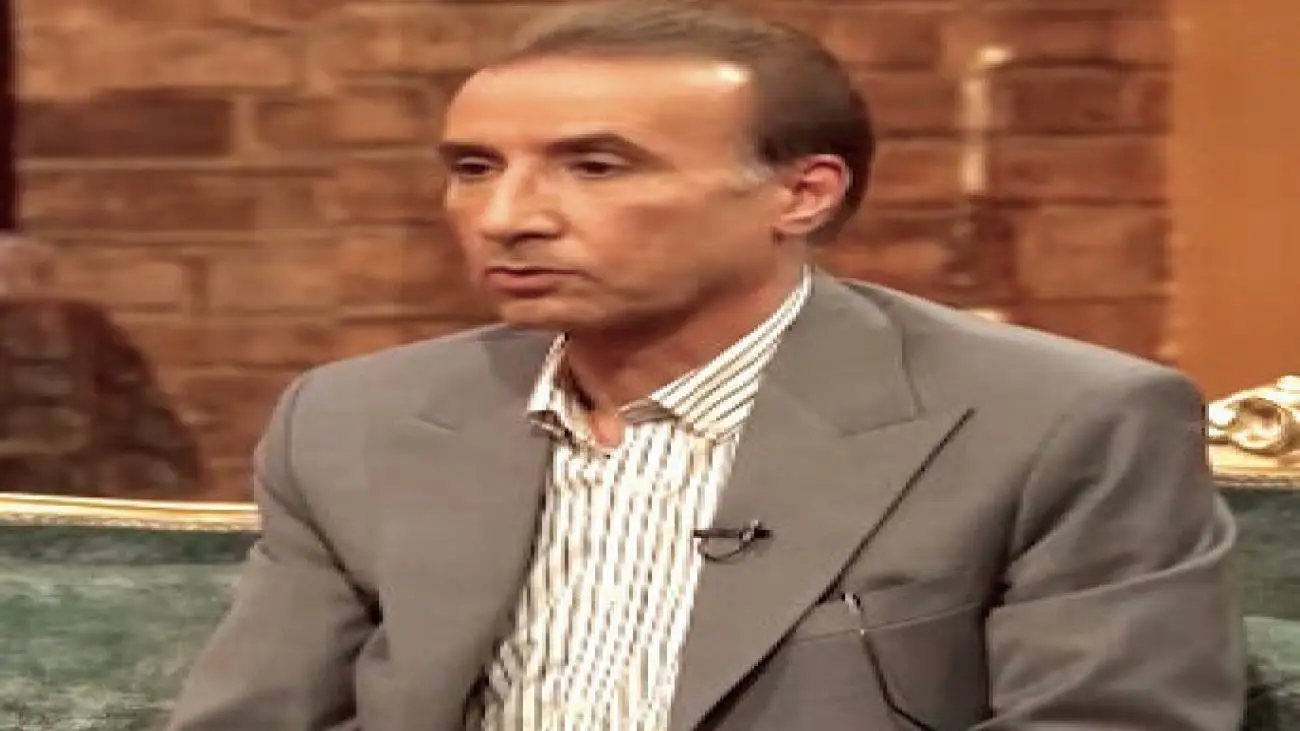 انتقاد روزنامه اصوگرا از تناقض جالب در صداوسیما -  5 سال پیش حیاتی به جرم اعلام علاقه به ابی از تلویزیون اخراج شد؛شب یلدا روزی آنتن آهنگ ابی را خواند