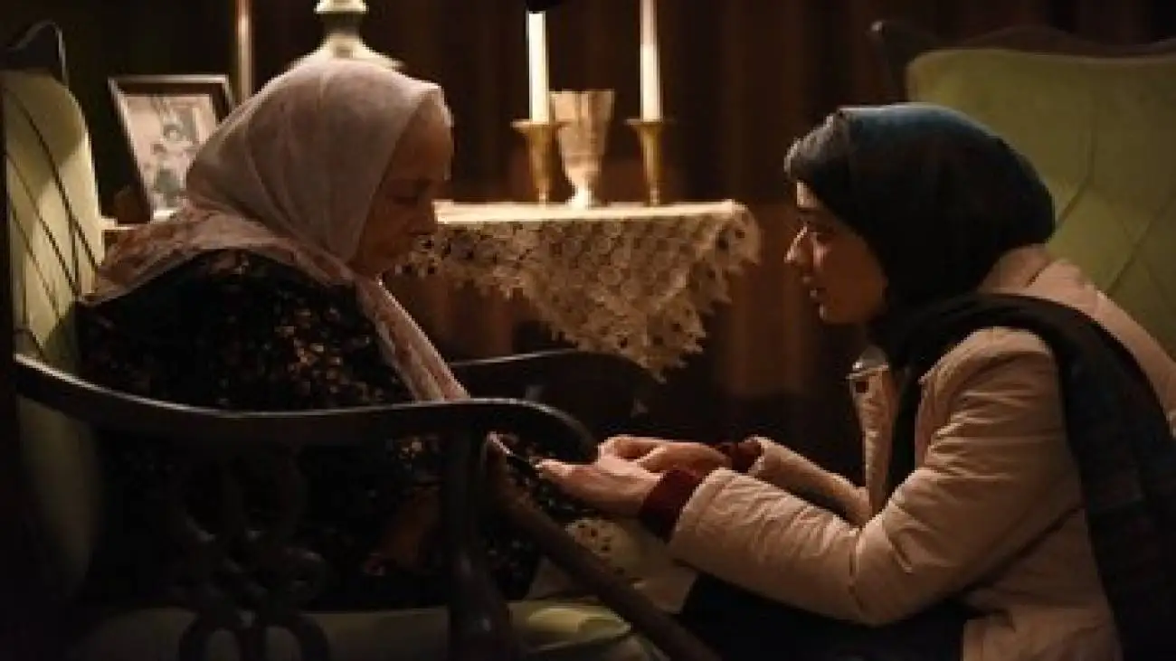 جواد حکمی: نباید درمورد افغان ها نگاه صفر و صدی داشت