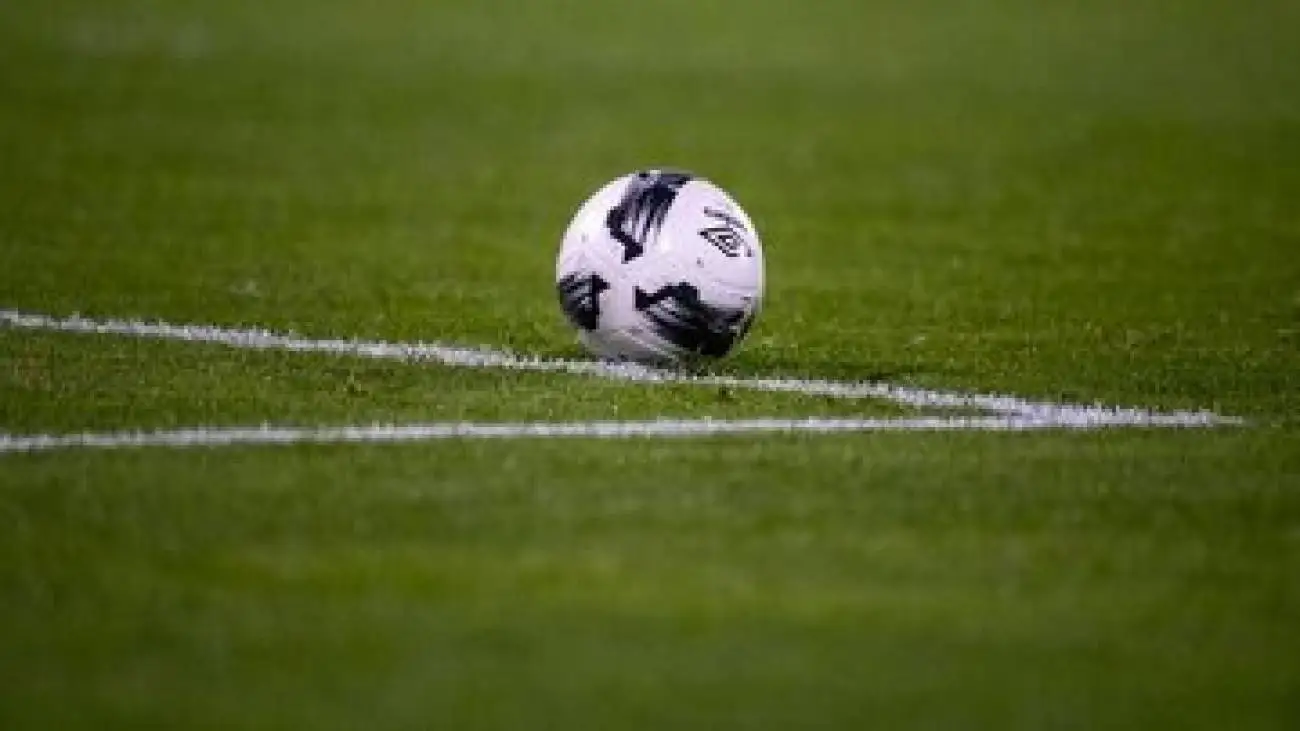 لغو یک مسابقه فوتبال به خاطر توهین جنسی به داور زن