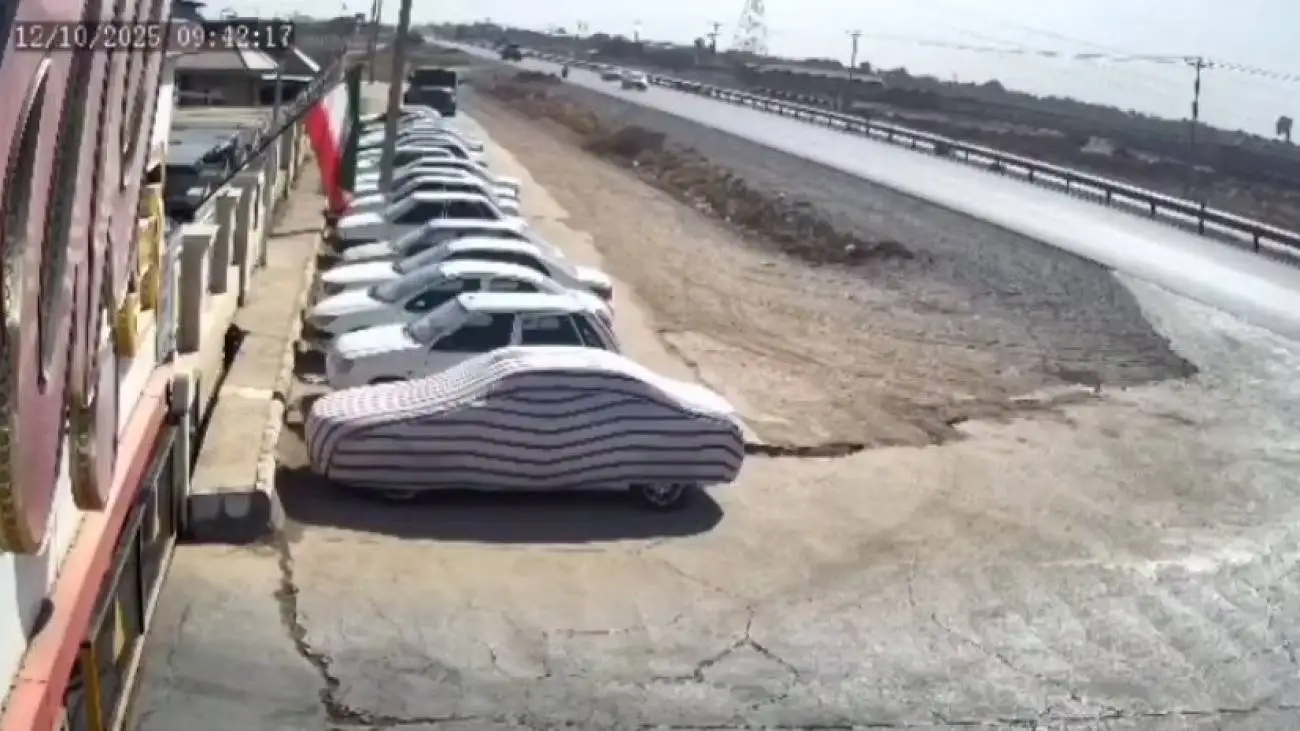 ویدیو  -  لحظه ناگوار ترکیدن لاستیک یک کامیون وسط اتوبان