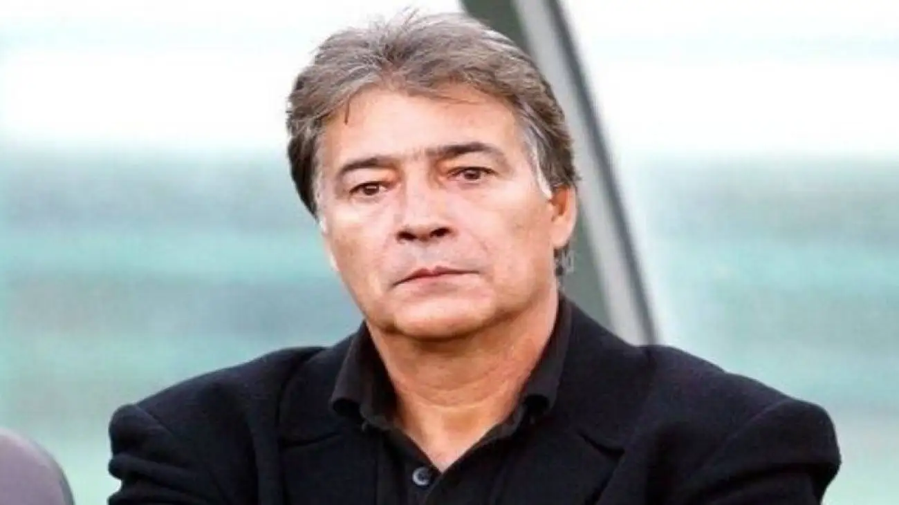 ناصر حجازی کمک احمدی نژاد را به ماشین پرت کرد!