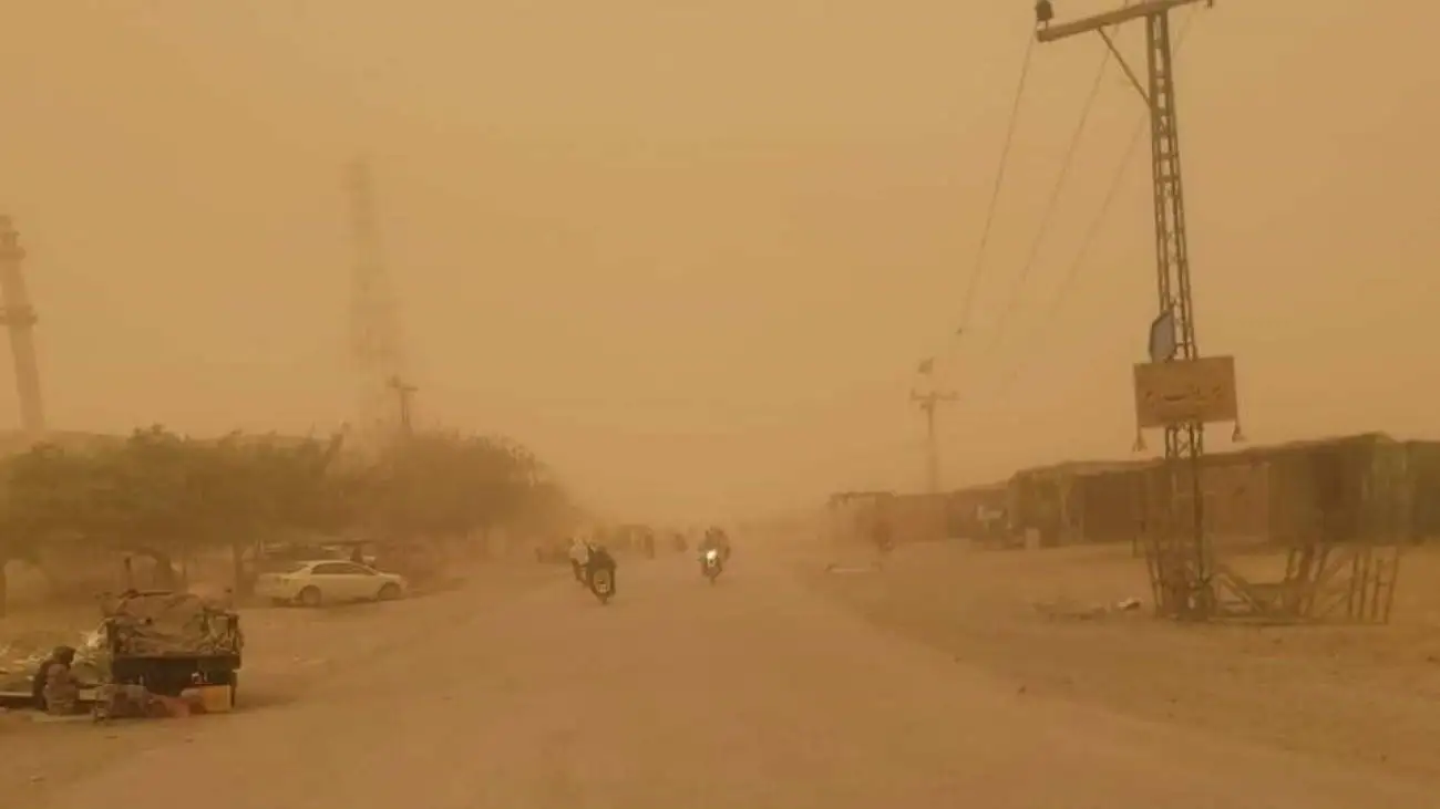ویدیو  -  نمایی از طوفان شن در شرق کرمان