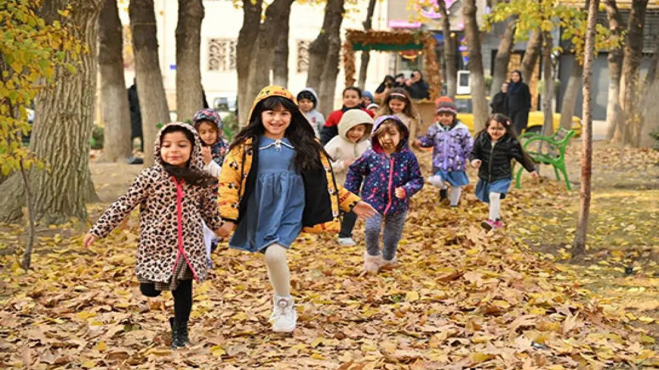 گذر پاییزی تازه تهران در بوستان ازگل