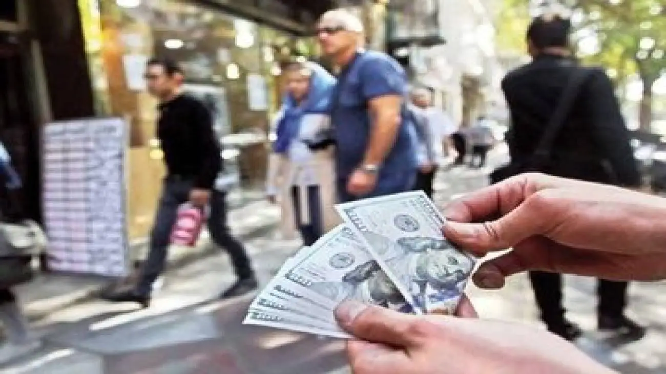 پیش بینی یک اقتصاددان درمورد قیمت دلار تا پایان سال -  منتظر سقوط تاریخی قیمت دلار مثل سال 67 باشیم؟