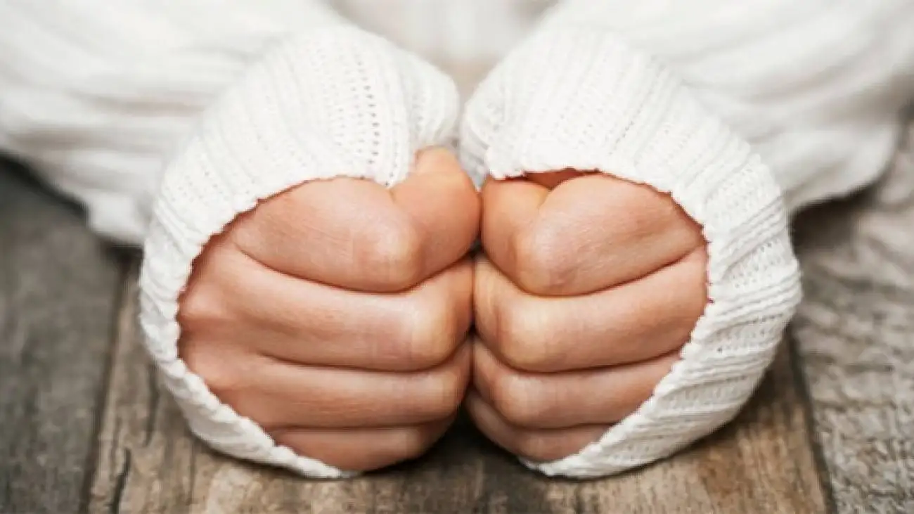 12 علت برای این که همیشه احساس سرما می کنید  -  کمبود این ویتامین را دست کم نگیرید