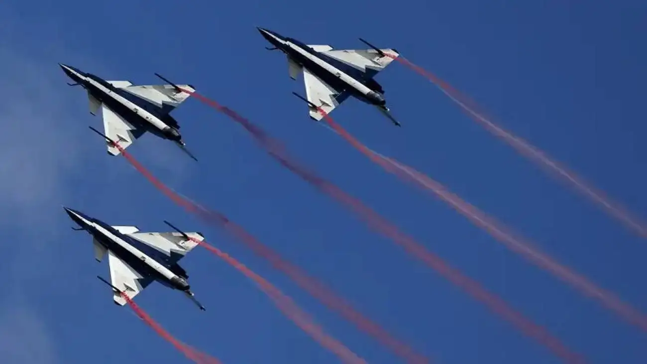 ویدیو  -  قدرت نمایی چین با نمایش جت جنگنده پنهان کار j-20