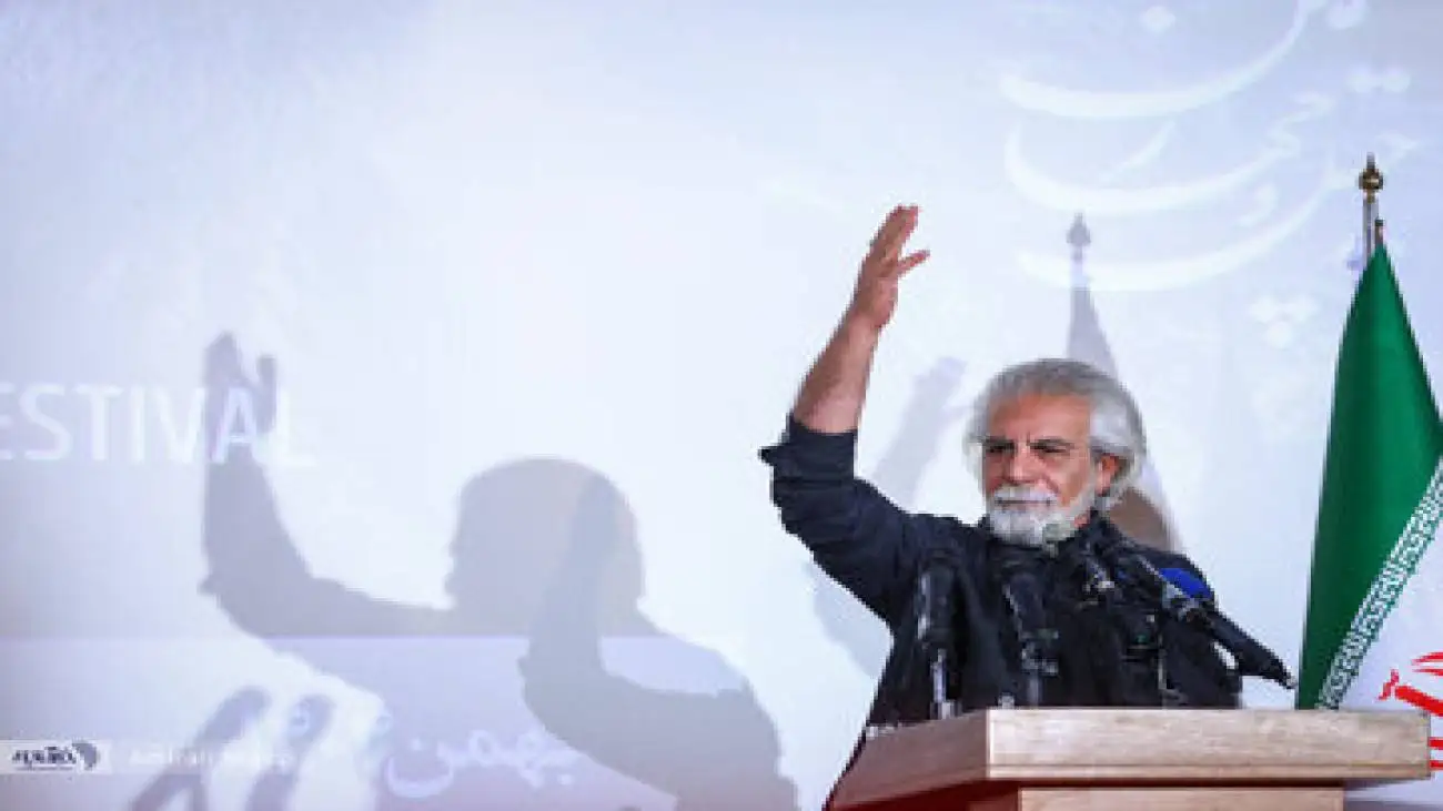 ویدئو  -  دبیر جشنواره فجر: هنرمند با غیبت کنار مردم نمی ایستد