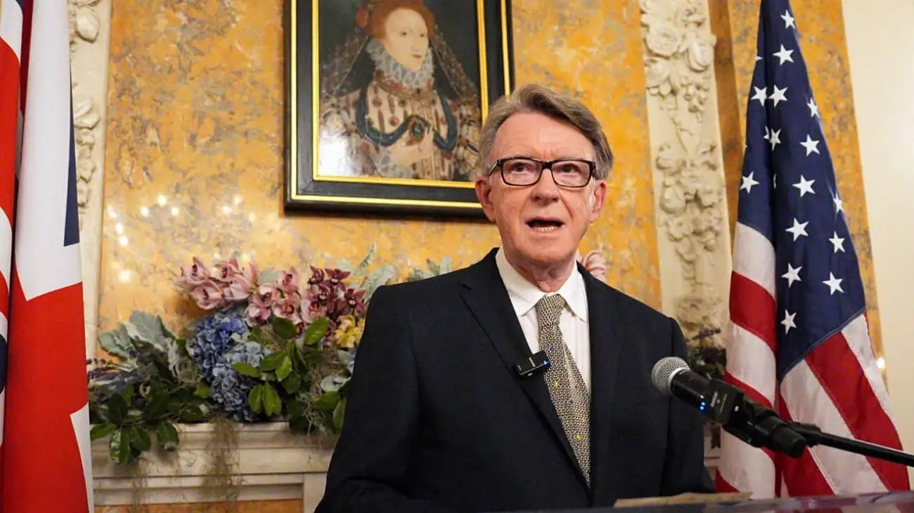 ویدیو  -  آبروریزی بزرگ آقای سفیر؛ سفیر انگلیس در آمریکا چرا برکنار شد؟