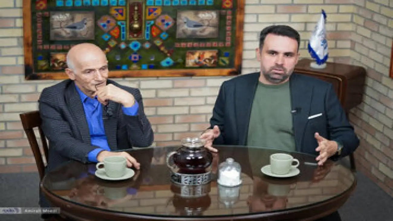 روایت دو جامعه شناس از فروپاشی طبقه متوسط -  فراستخواه:حکمرانی خوب در ایران شکل نگرفته و عقلانیت کنار رفته است -  فرزانه:ستون فقرات جامعه شکسته