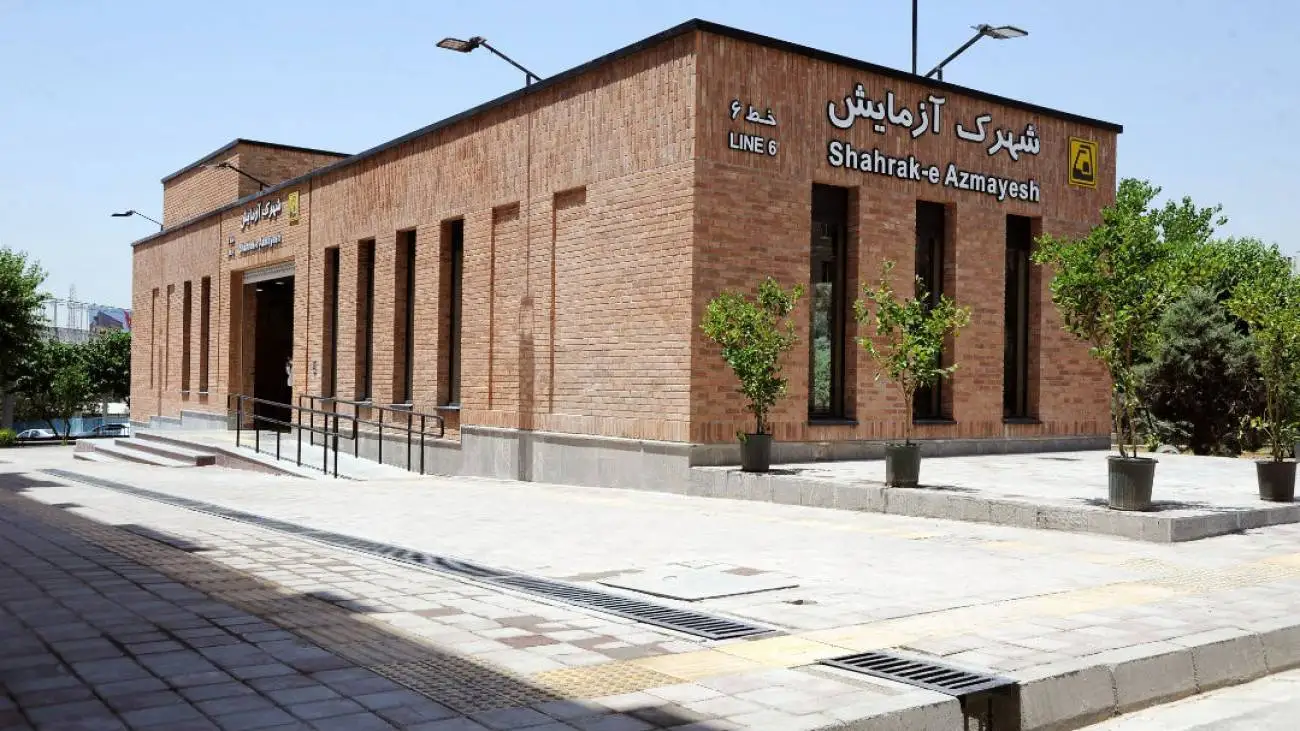 نجات مرد جوان در ایستگاه مترو شهرک آزمایش توسط پلیس
