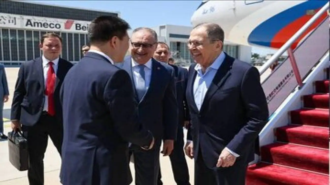 لاوروف وارد چین شد