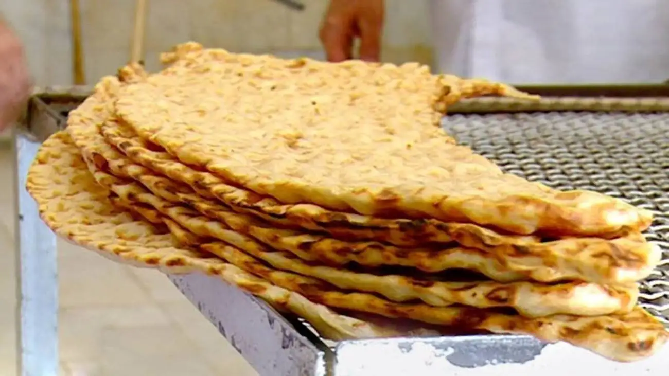 ویدیو  -   استدلال جالب عضو هیات مدیره نان سنگک برای گران کردن نان: امام صادق می فرمایند طعم نان قوت بدن است