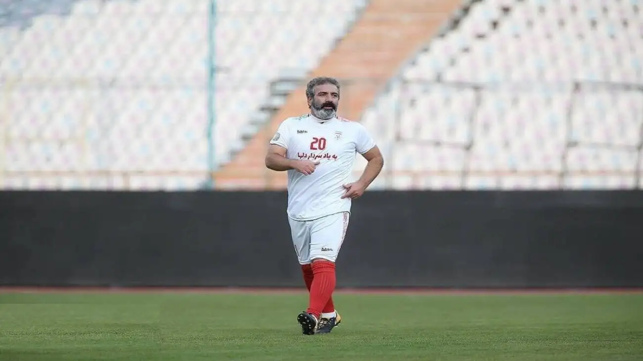 پرسپولیس منحل شود خوب است یا خودت هم مثل بعضی دنبال نیمکتی؟  -  کاش بقیه دلال ها هم مثل کارتال باشند!
