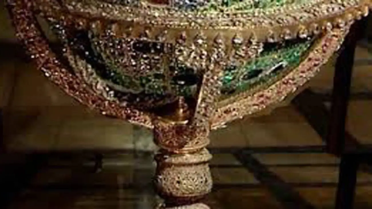 ویدیو  -  کره جواهرنشان ناصرالدین شاه