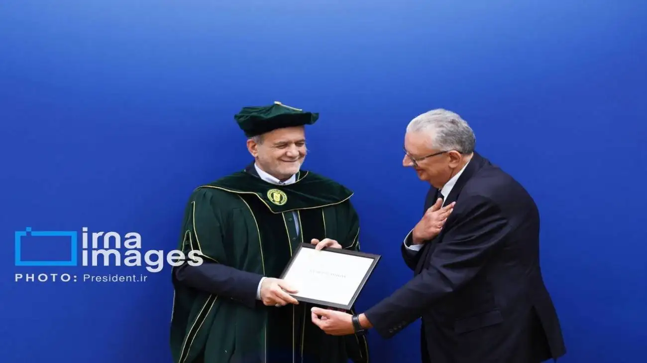 ویدیو  -   رئیس جمهور از دانشگاه نظربایف قزاقستان دکترای افتخاری گرفت