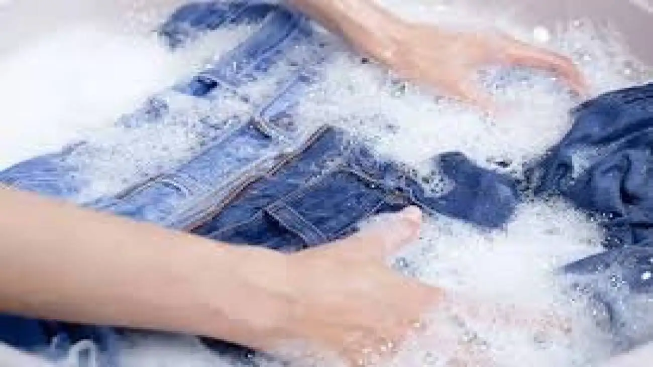 شستشوی شلوار جین؛ نکته طلایی برای حفظ رنگ و فرم جین