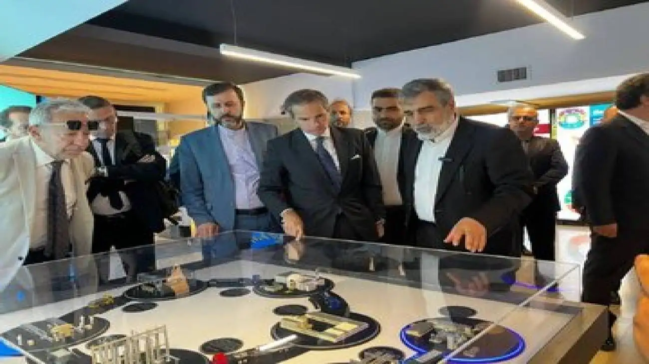گروسی از نمایشگاه دستاوردهای صنعت هسته ای بازدید کرد