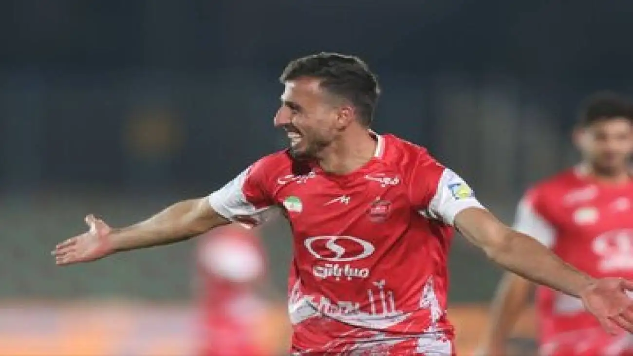 عکس -  خداحافظی احساسی وینگر جنجالی با پرسپولیس
