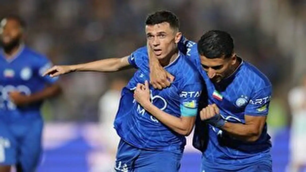 استقلال با یک گل بالانشین جدول شد  -  با (آسانی) همه چیز آسان شد