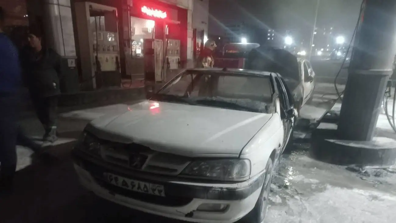 ویدیو  -  کنترل آتش سوزی محدود در پمپ بنزین دولت آباد تهران