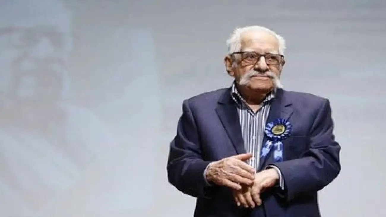 وداع با پیکر اولین مترجم منشور کوروش در تهران برای خاکسپاری در شیراز