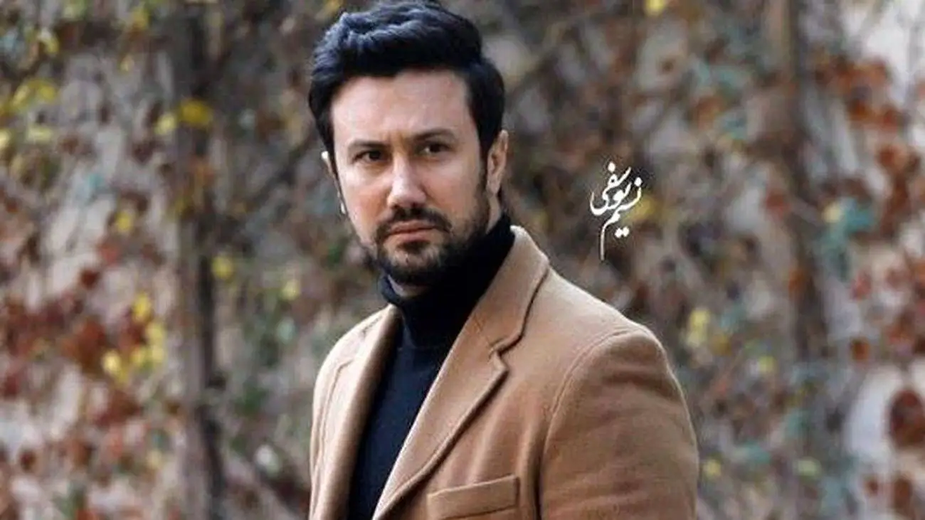 فیلم آواز باشکوه شاهرخ استخری برا زنش با پیانو شهر من من به تو می اندیشم میخونه اشکش روون