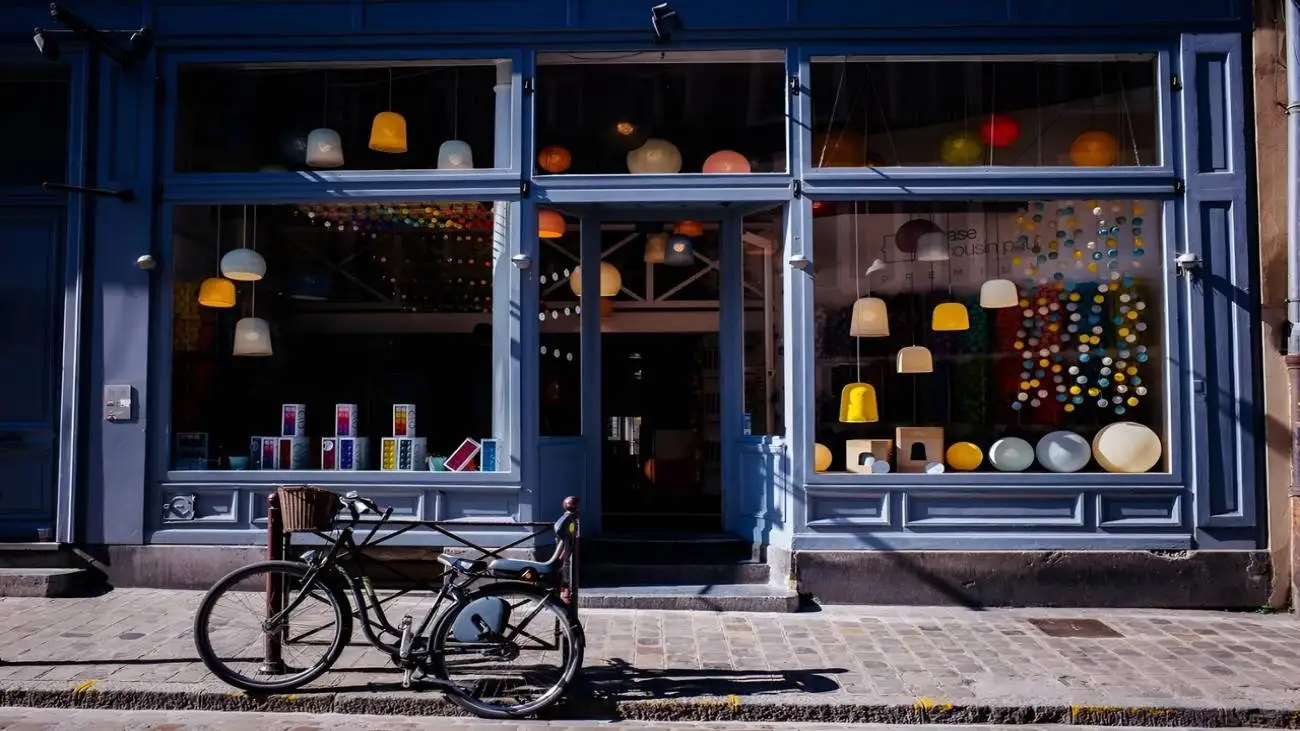 نکاتی برای چینش ویترین مغازه برای جذب مشتری ؛ اشتباهاتی که باید از آن ها پرهیز کرد