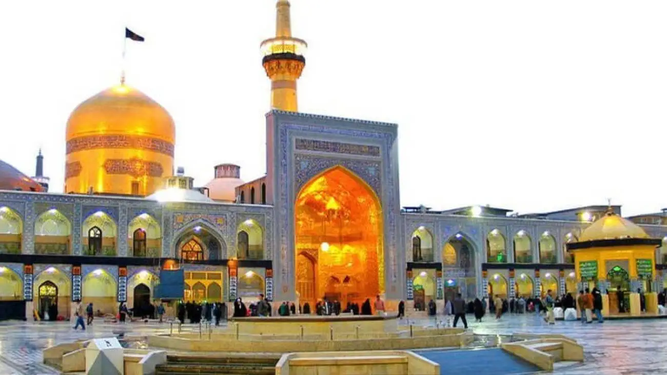 مداحی دلنشین آقای بازیگر در حرم امام رضا(ع)  -  ویدئو