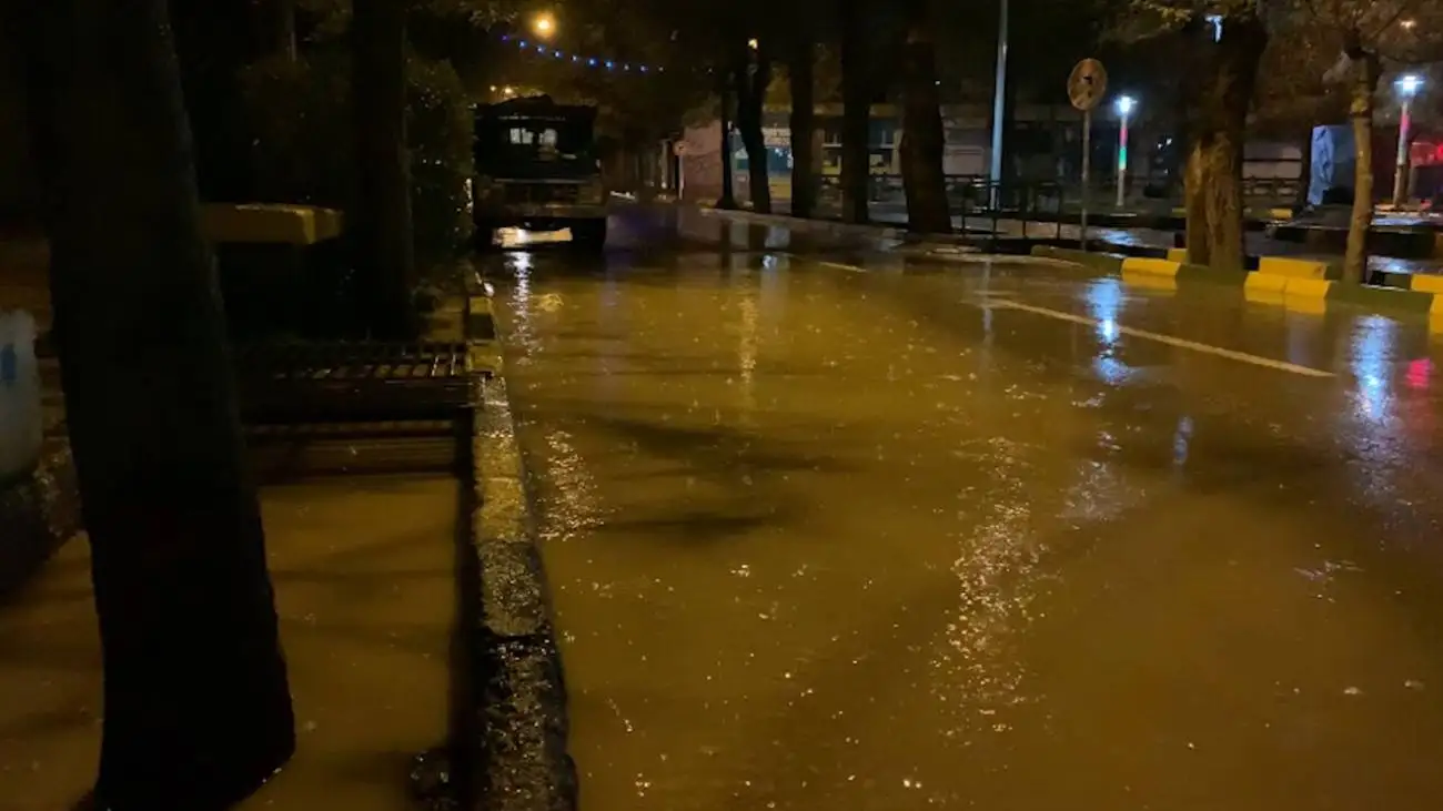 ویدیو  -  بارش بی سابقۀ باران در اصفهان