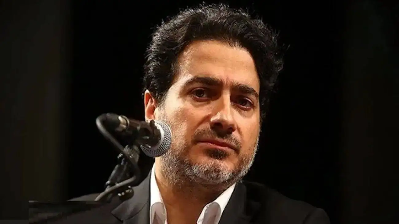 فیلم آواز باشکوه همایون شجریان در کنسرت تهران !  -  آهنگ آرزوی تو رو همه تماشاچیان هم نفس با همایون خواندند !