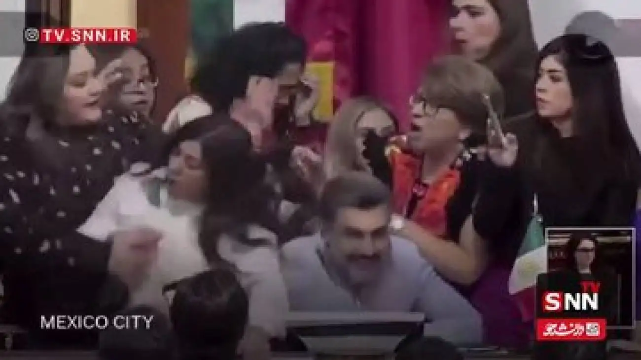 زنان نماینده با یورش به تریبون کنگره موهای یکدیگر را کندند!  -  فیلم