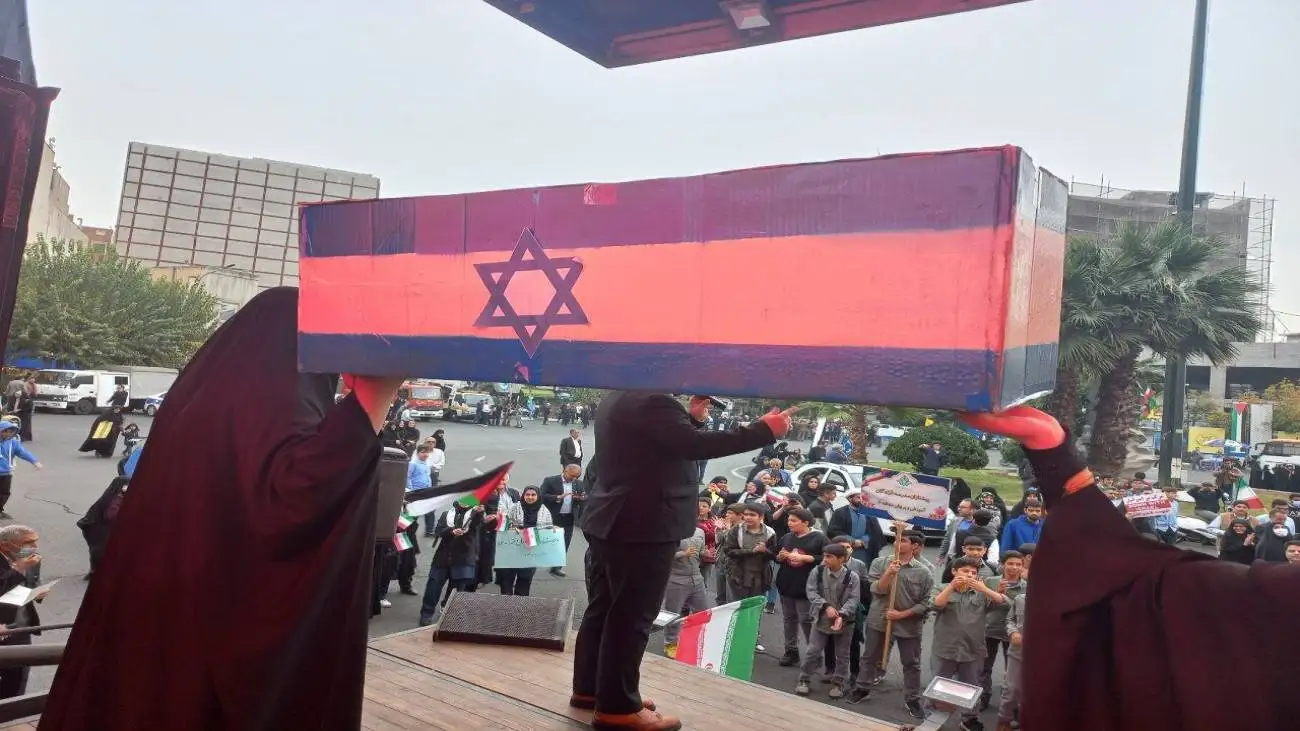 ویدیو  -  تابوت سربازان اسرائیلی در دست راهپیمایان تهرانی