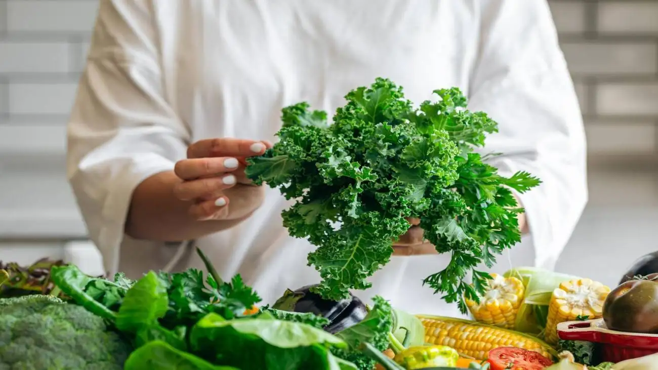 5 سبزی پرخاصیت برای کاهش کلسترول بعد از 50 سالگی + نحوه مصرف