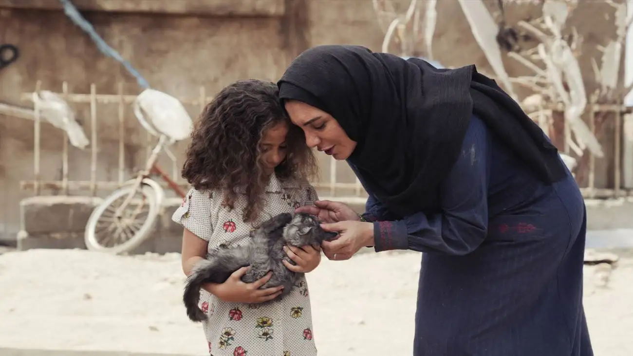 باید سمت حق و درستی بایستیم  -  (سرزمین فرشته ها) دنیای شاعرانه ای دارد