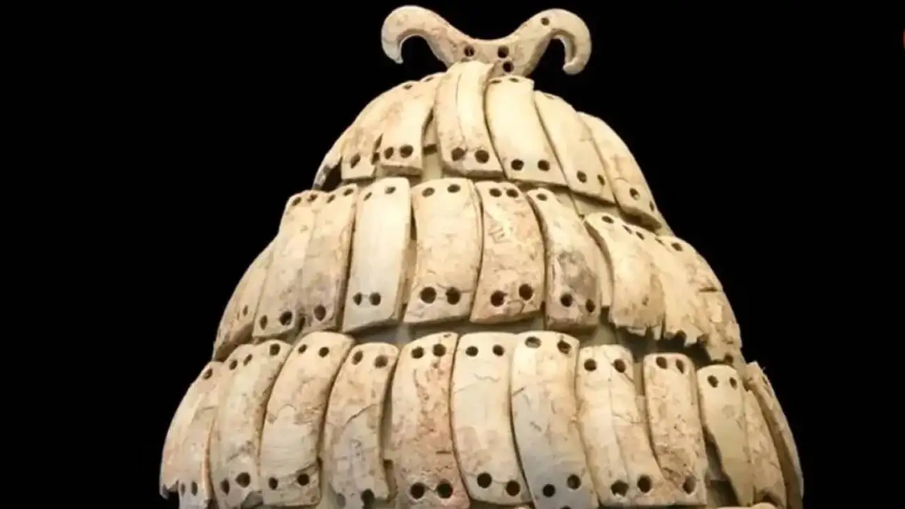 کلاه خودهای چند هزار ساله  از عاج گراز  -  عکس